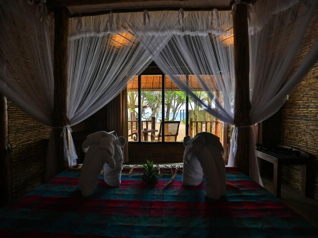 Thejan Beach Cabanas Бентота Номер фото