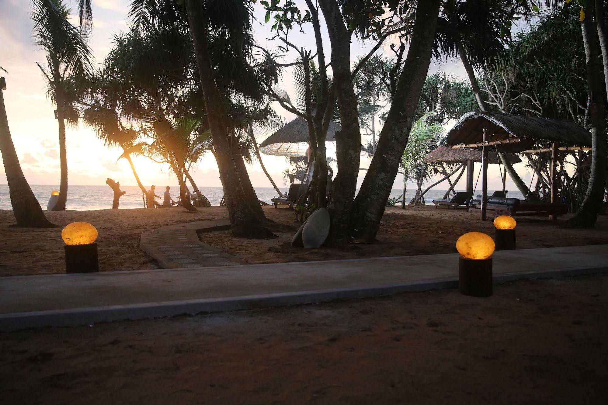 Thejan Beach Cabanas Бентота Экстерьер фото