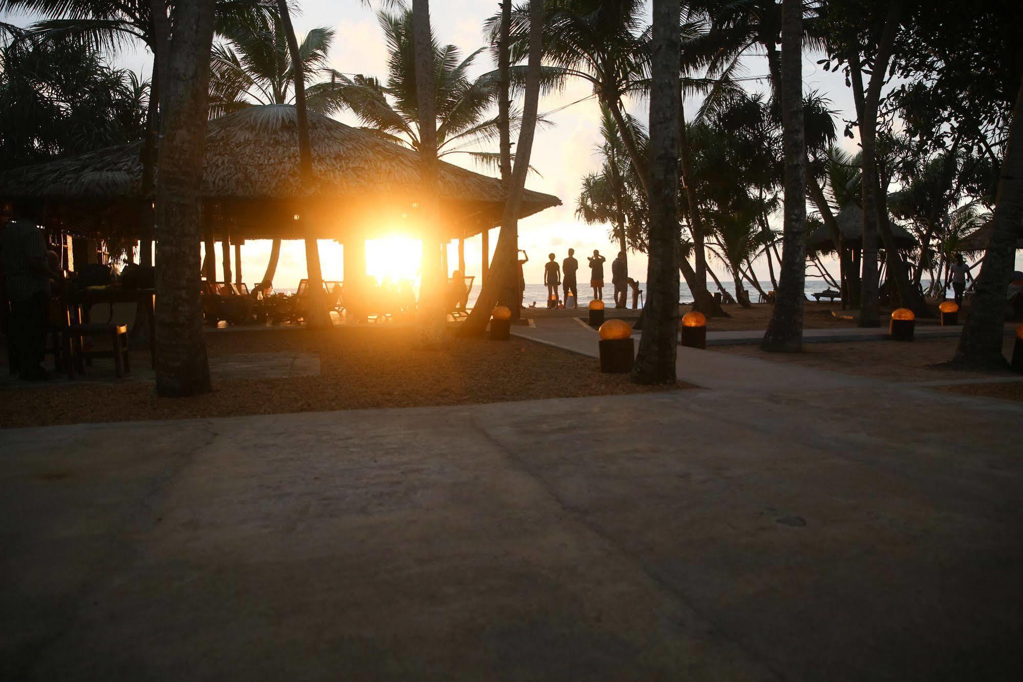 Thejan Beach Cabanas Бентота Экстерьер фото