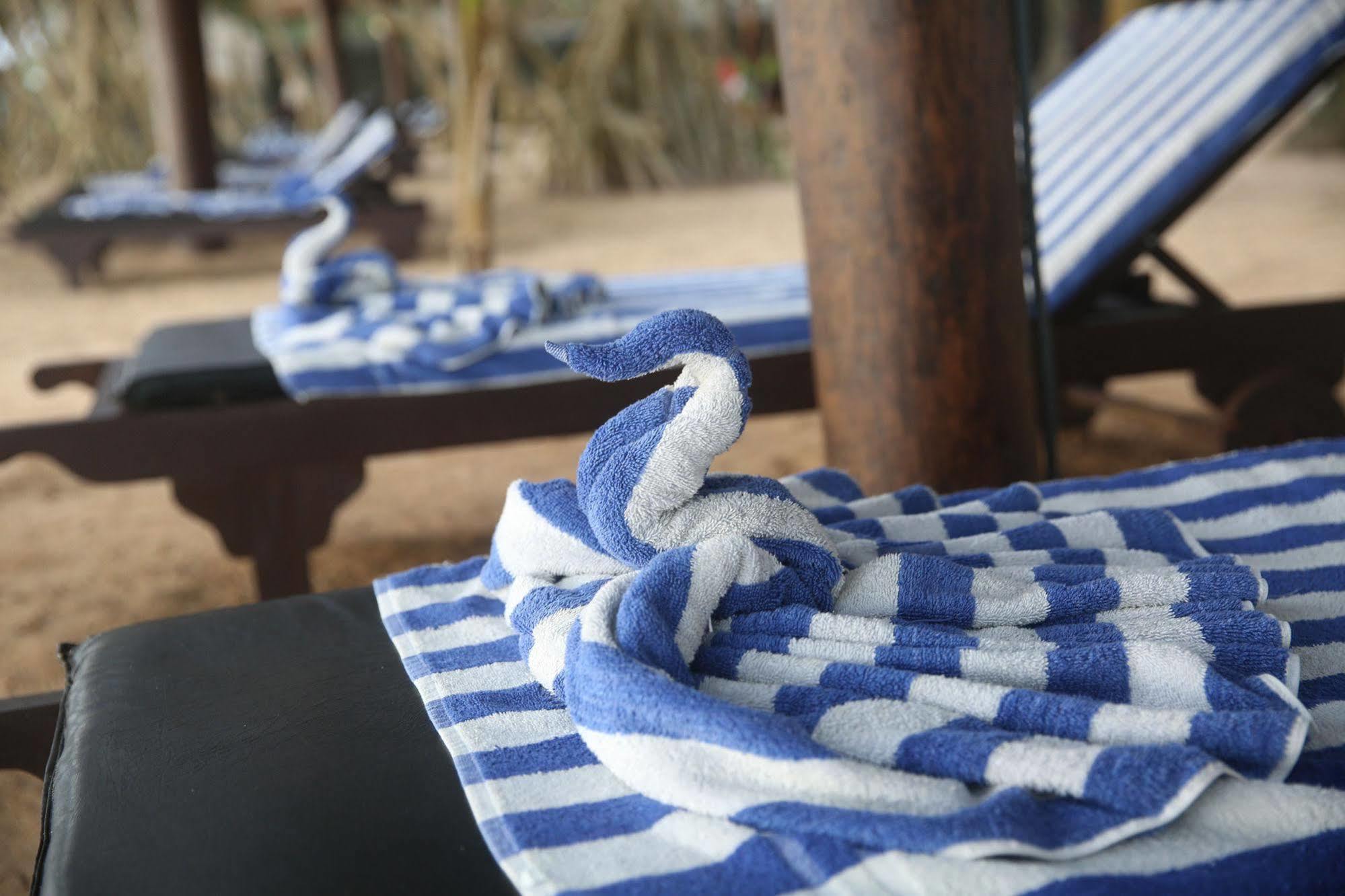 Thejan Beach Cabanas Бентота Экстерьер фото